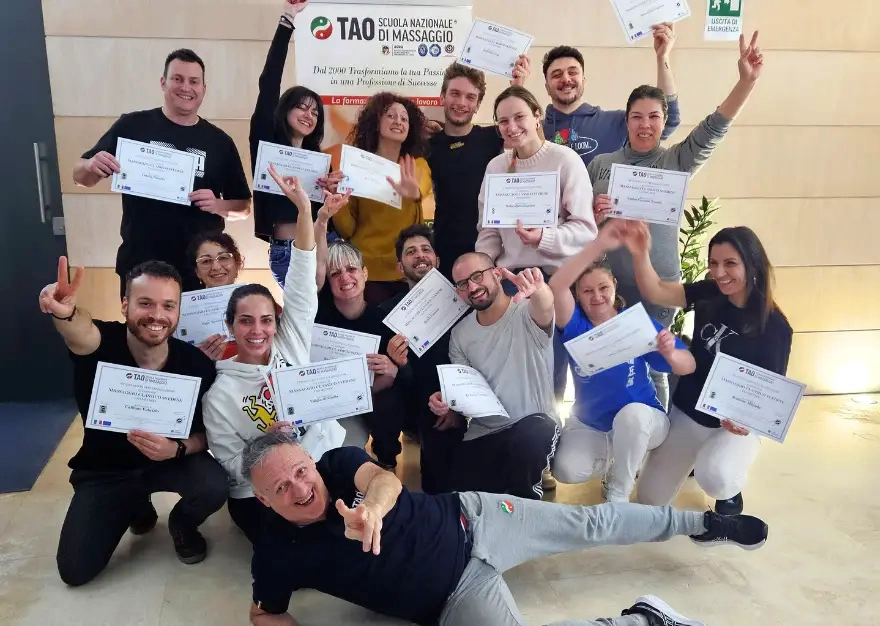 Studenti Tao con il diploma